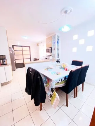 Imagem Sobrado com 165 m² 3 Dormitorios sendo 2 Suites 2 Vagas de Garagens
