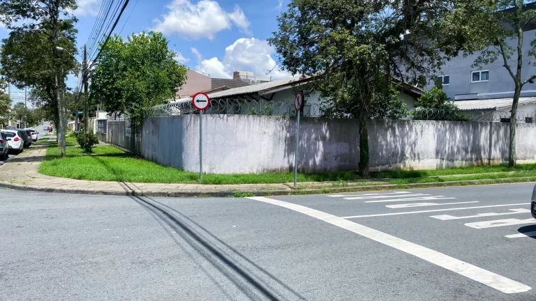 Imagem Terreno de esquina com 660 m² á venda por R$ 1.500.000 - Jardim das Américas - Curitiba/PR
