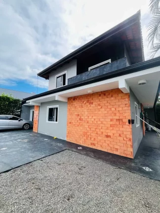 Imagem Casa com 3 dormitórios sendo 1 suíte e 2 vagas de garagem - Adhemar Garcia | Joinville/SC