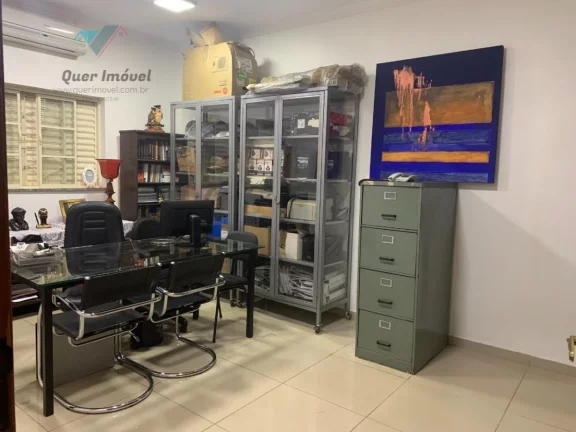 Imagem Casa à venda na Rua Chile, Jardim Irajá, Zona Sul de Ribeirão Preto-SP 3 quartos, 1 suíte, 3 salas, 3 banheiros, 4 vagas 240m² Permuta Quer Imóvel Negócios Imobiliários.