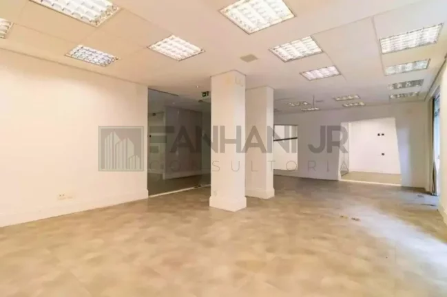 Imagem Excelente oportunidade de locação de casa comercial no Jardim América, São Paulo-SP: 5 salas, 8 banheiros, 1000m² de área!