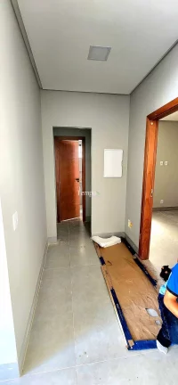Imagem Sobrado de alto padrão, 4 suites plenas, uma com closet, piscina e área gourmet, no bairro Setor Jaó, em Goiânia-GO