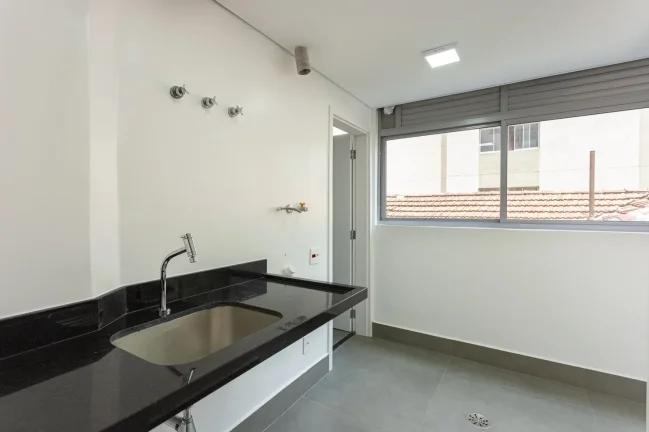 Imagem Apartamento 198M² Reformado, 3Q, 1 Suíte, 2 Banheiros, 2 Vagas, Sala para 2 Ambientes, Varanda, Academia, Playground, Salão de Festas, Área Verde.