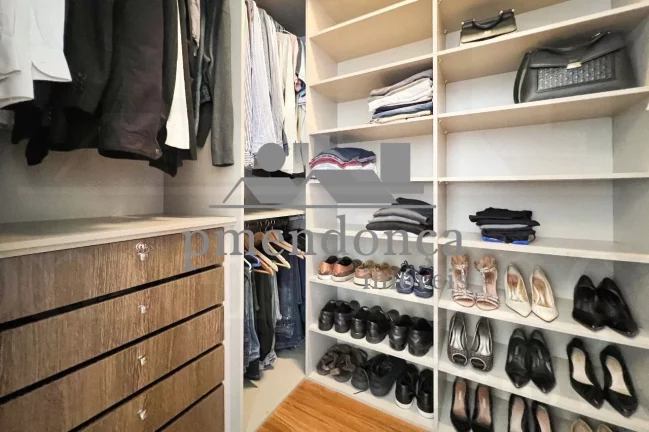 Imagem Apartamento mobiliado em Perdizes com 86,60m², 2 suÍtes e 3 vagas demarcadas.