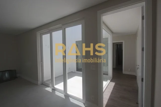 Imagem Buscando aquela cobertura nova com 4 suítes e 4 vagas de garagem? Essa é uma excelente opção par...