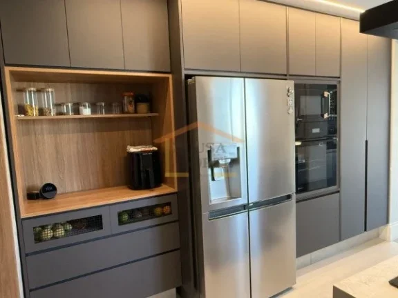 Imagem Apartamento mobiliado com 180 m², 3 dormitórios, sendo 3 suítes, 4 banheiros, 3 vagas e varanda. ...