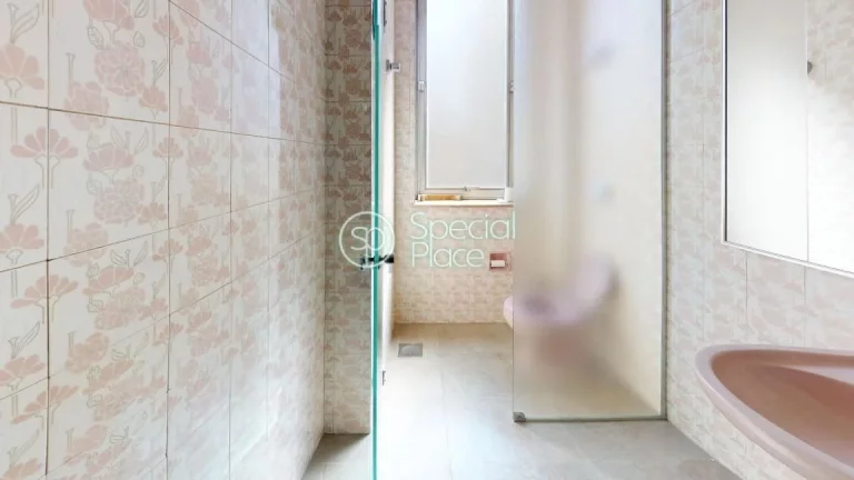 Imagem Apartamento super espaçoso com 325m2 de área privativa, 3 dormitórios ( 1 suíte) e 2 vagas na ga...