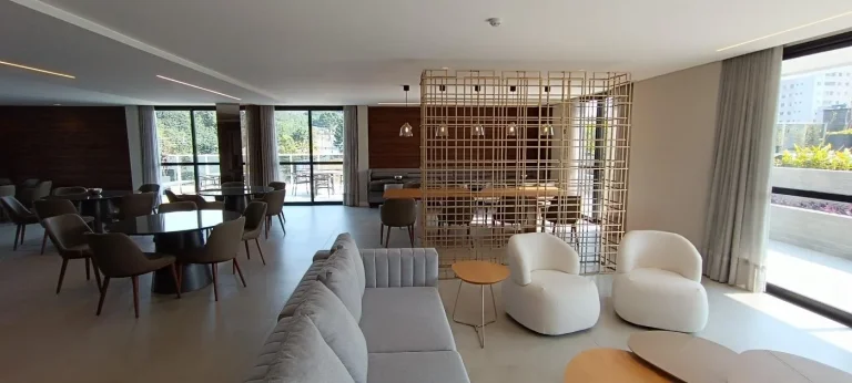 Imagem Apartamento no Cabral - 3 dormitórios - 101 m2. Sacada. Novo