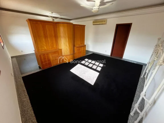 Imagem Casa de 600 m², com 3 entradas separadas (principal, sala da lareira e serviço). Com 5 suítes, se...