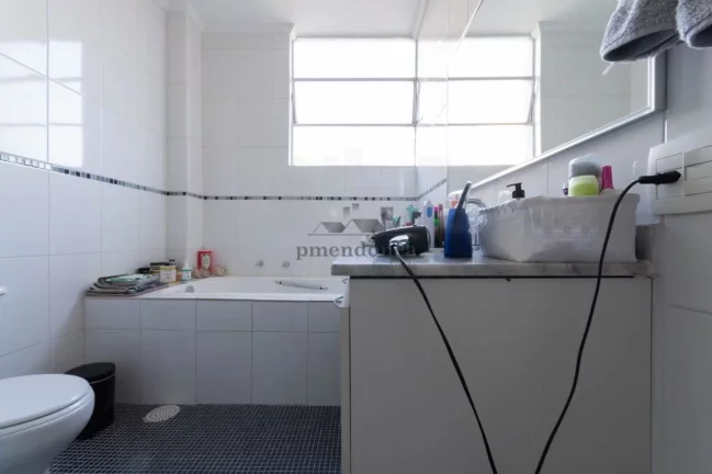 Imagem Apartamento em andar alto a venda em Higienópolis, com muita claridade, ventilação natural e uma ...
