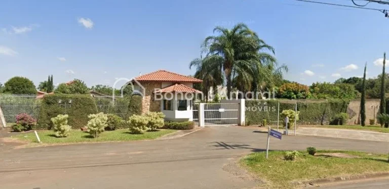 Imagem Localizado em um condomínio com apenas 17 lotes, é um terreno plano cercado por belíssimas casas....