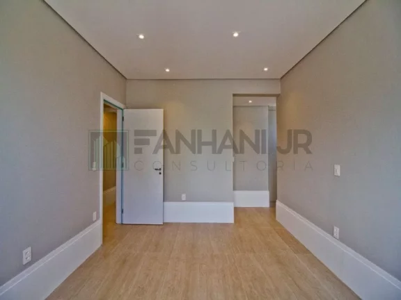 Imagem Vendo Maravilhoso apartamento totalmente reformado no coração dos Jardins !!!! Acabamentos nobres, marcenaria de primeira e com uma vista incrível. A