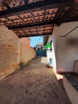 Imagem Casa para Venda em Araras, Vila Michelin, 3 dormitórios, 1 suíte, 1 banheiro, 2 vagas