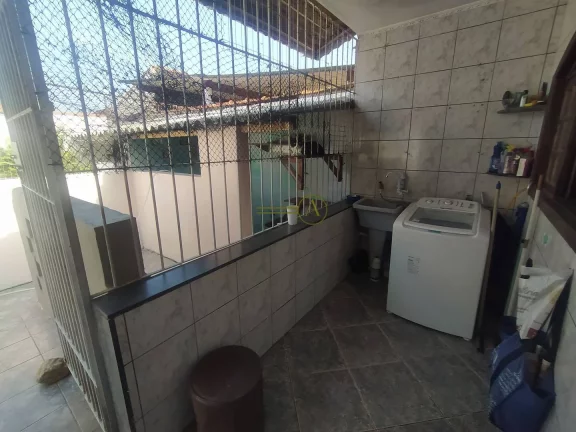 Imagem Casa térrea com 2 dorms, á 950m da Praia à venda em Peruíbe
