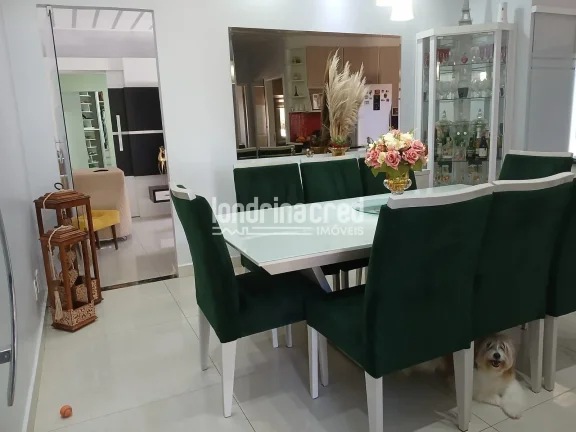 Imagem Linda casa no Cond. Terra Nova com 3 dormitórios (1 suíte), 2 vagas cobertas, 150m², planejados, ar-condicionado e ótimo aproveitamento do terreno de 145m².