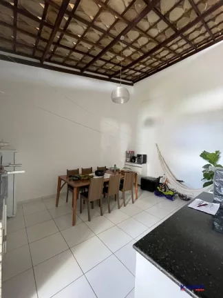 Imagem CASA À VENDA COM 3 QUARTOS, SENDO UM SUÍTE