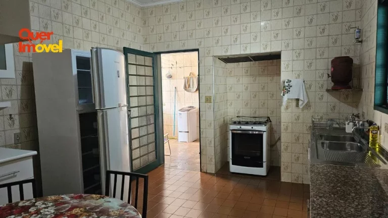 Imagem Imponente casa à venda em Ribeirão Preto-SP, no bairro Ribeirânia: 4 quartos, 2 suítes, 1 sala, 5 banheiros, 3 vagas, 346,67m².