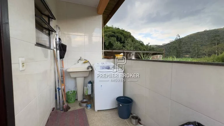 Imagem Casa à venda, 110 m² por R$ 460.000,00 - Pessegueiros - Teresópolis/RJ
