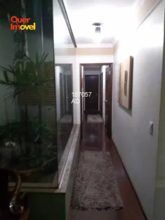 Imagem Casa à venda no Jardim Paulistano, Ribeirão Preto-SP: 3 quartos, 1 suíte, 2 salas, 4 banheiros, 3 vagas de garagem. 206 m². Zona leste! Quer Imóvel Negócios Imobiliários.