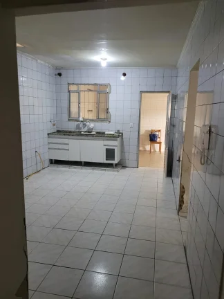 Imagem Casa em uma rua tranquila na Zona Norte - 100M² de área construída, 4 Dorms, 2 Vagas, Cozinha Ampla.