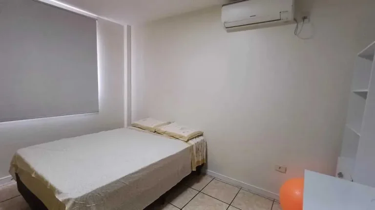 Imagem Apartamento com 2 dormitórios sendo 1 suíte e 1 vaga no Centro de Balneário Camboriú/SC