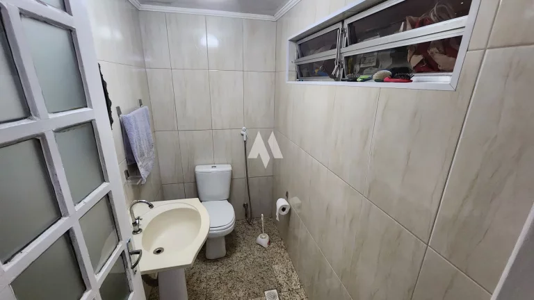 Imagem Venda de Casa/Sobrado no Embaré, Santos - Oportunidade Única em Localização Privilegiada