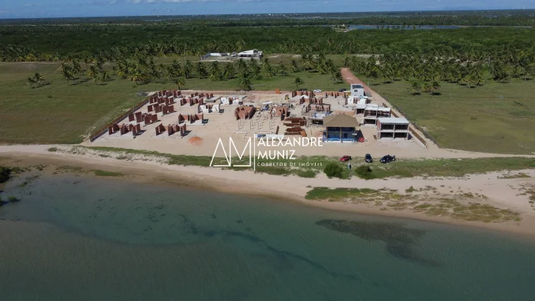 Imagem Uni Bangalôs, Ilha do Guajiru, Itarema-CE. Bangalôs pé na areia.