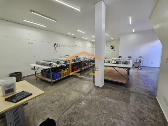 Imagem Excelente prédio Comercial para locação com copa, 2 banheiros, área de serviço e 2 vaga de gara...