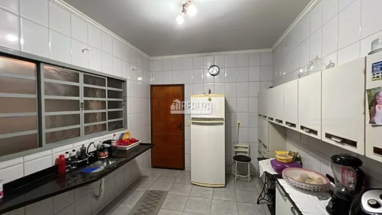 Imagem Casa à venda no bairro Quinta Boa Esperança, Uberaba: 3 dormitórios, suíte, garagem
