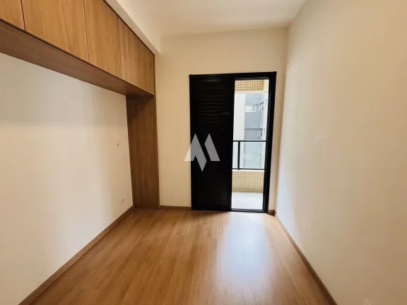 Imagem Apartamento à Venda com 2 dormitórios e vaga demarcada em José Menino, Santos/SP