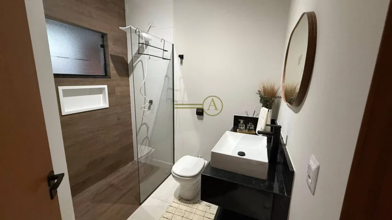 Imagem SOMENTE 200 METROS DA PRAIA - Casa térrea á venda com linda decoração e mar