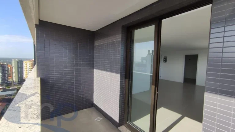 Imagem Apartamento á venda com 3 dormitórios no centro de Torres/RS