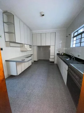 Imagem Casa com 3 dormitórios para alugar, 240 m² por R$ 4.478,45/mês - Vila Luzita - Santo André/SP