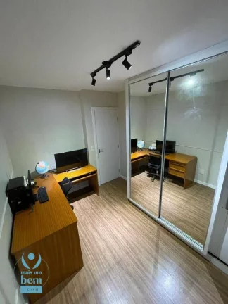 Imagem Sobrado mobiliado em condomínio fechado com Piscina, 3 quartos e Cinema no Ático, à venda, 139 m² por R$ 1.290.000 - Santa Cândida - Curitiba/PR
