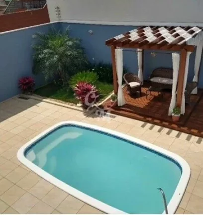 Imagem Casa com ótimo acabamento e decoração.