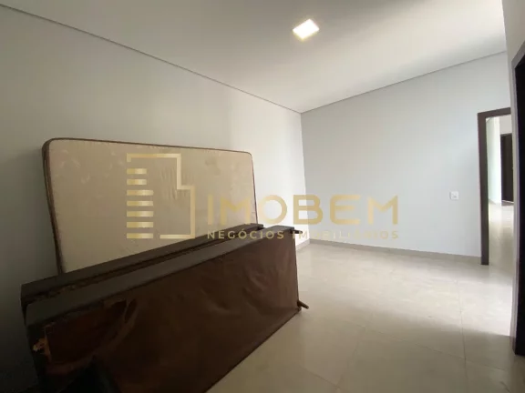 Imagem Imóvel de Alto Padrão: Casa à venda em Sinop-MT, no bairro Jardim Itália III, com 3 quartos, 1 suíte e ampla área de 154m².