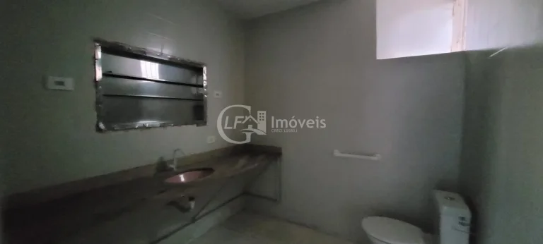 Imagem Casa Comercial para Locação no Bairro Amambaí em Campo Grande-MS: 6 Salas, 7 Banheiros, 20 Vagas de Garagem e 250m² de Área.