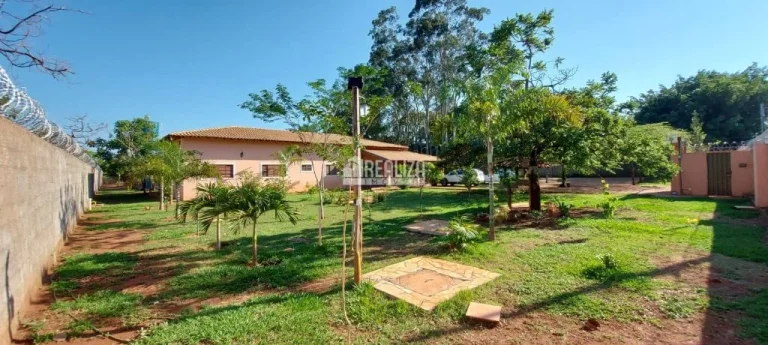 Imagem Chácara a venda no bairro Recanto das Flores, Uberaba - 4 dormitórios com suíte e 10 vagas na garagem!