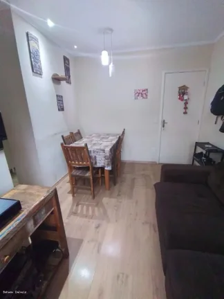 Apartamento à venda em Cotia-SP, no bairro Jardim Petrópolis: 2 quartos, 1 banheiro, 1 vaga, 45m². Imperdível oportunidade!