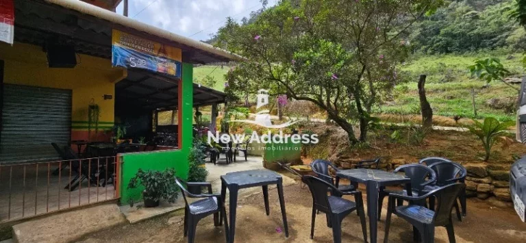 Imagem Oportunidade de Investimento em São Paulo de Cima, Viana: Sítio de 3.000m² com campo de futebol e ponto comercial estabelecido na região.