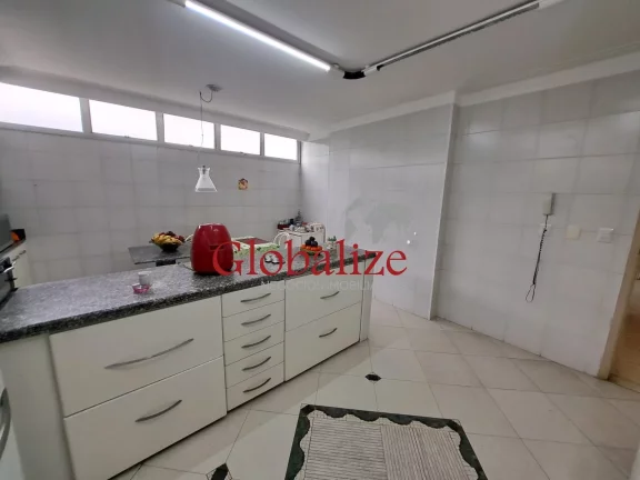 Imagem Apartamento à venda com 345m², 3 dormitórios, 2 suítes, closet, 2 vagas, dependência, quadra da praia por R$ 1.600.000,00 no Gonzaga em Santos