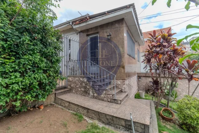 Imagem Luxuosa casa à venda no Bosque da Saúde, São Paulo-SP: 4 quartos, 2 salas, 2 banheiros, 3 vagas de garagem, 767,00 m² de área.