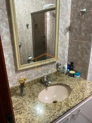 Imagem Sobrado espaçoso 3 dormitórios, 4 banheiros e 5 vagas de garagem, sendo garagem subterrânea. Poss...
