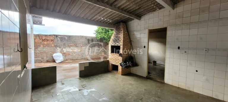 Imagem Casa para locação em Campo Grande-MS, Vila Moreninha II: 4 quartos, 1 suíte, 1 sala, 2 banheiros, 2 vagas de garagem, 80m².