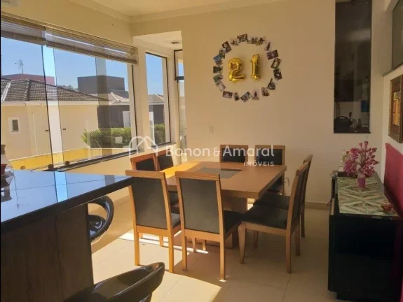 Imagem Esta casa oferece um excelente espaço, com quatro suítes, incluindo uma máster com closet e banhe...