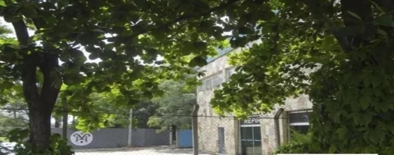 Imagem Ãrea na beira da Rodovia, com terreno de aproximadamente 5.000mÂ², contendo um barracÃ£o de 1.000mÂ...