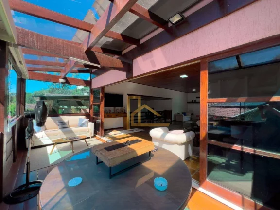 Imagem Casa Linear com 5 suítes dentro de condomínio clube - Apenas 3 minutos da Feirinha do Alto