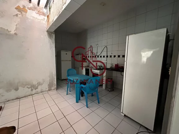 Imagem Prédio comercial com uma casa, 2 lojas e 11 kitinets