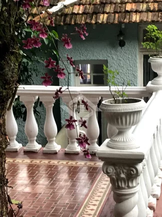 Imagem Casarão histórico estilo castelo, luxo e Requinte