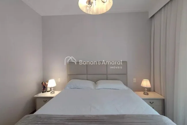 Imagem Localizada em Campinas, esta casa em condomínio oferece uma experiência única de conforto e conve...